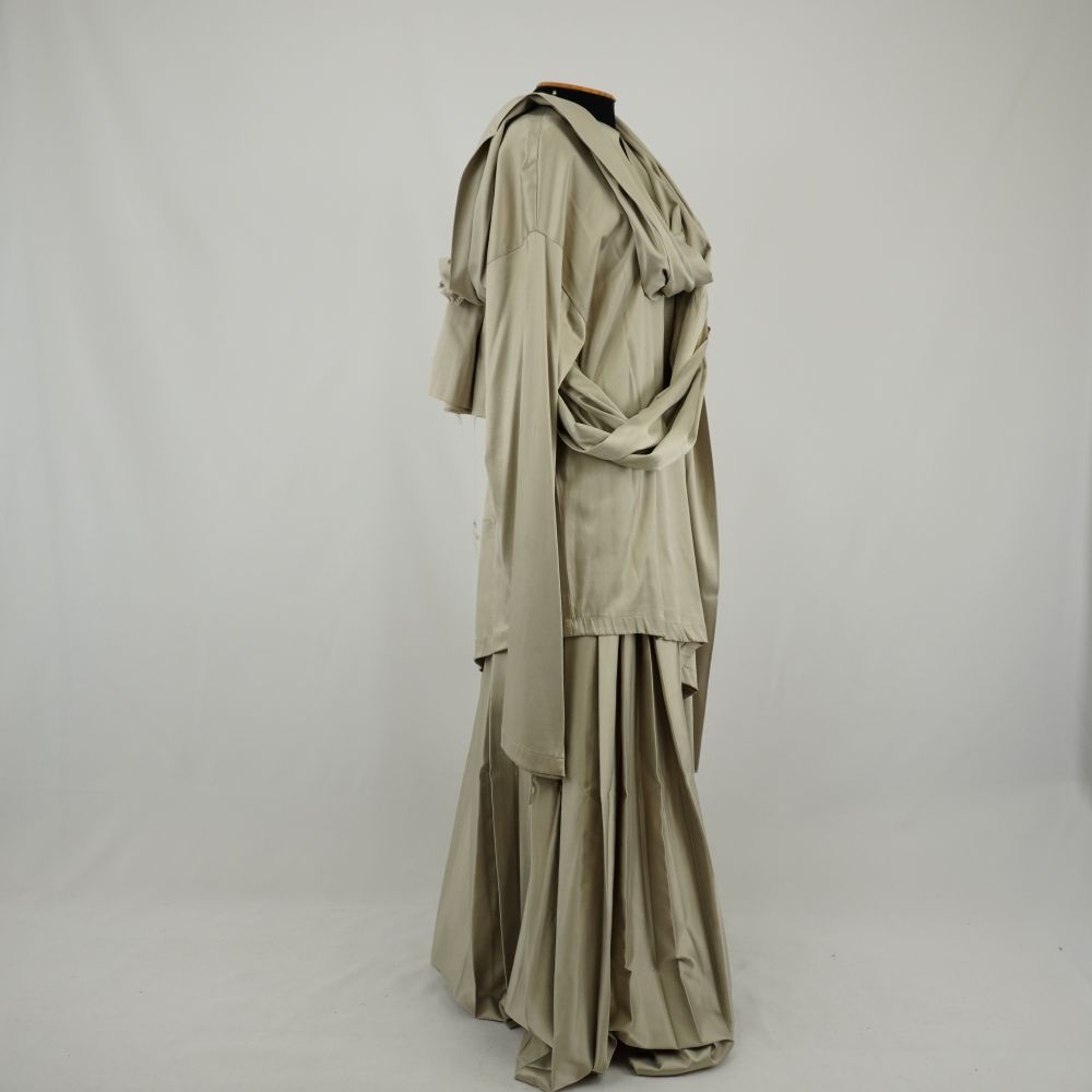 Figurino completo lateral