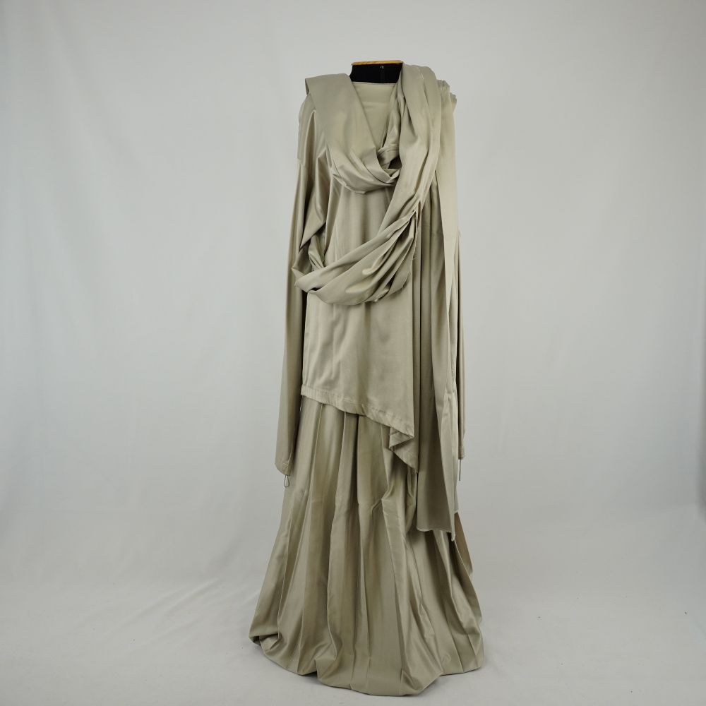 Figurino completo frente