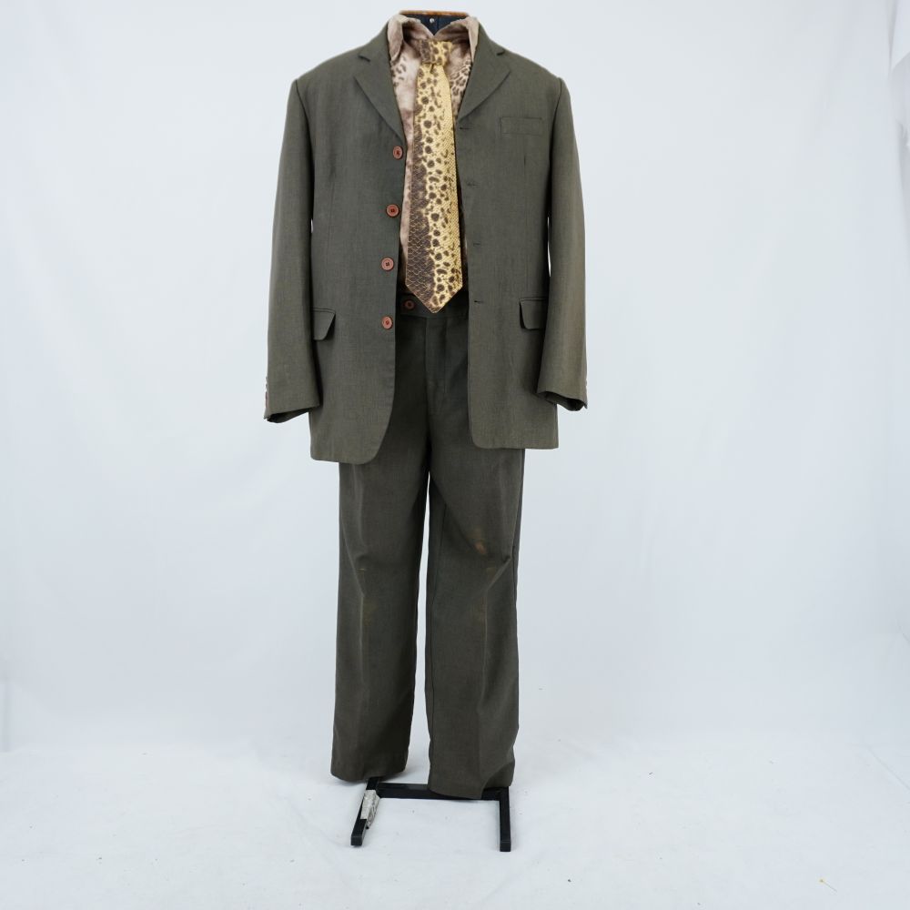 Figurino completo frente