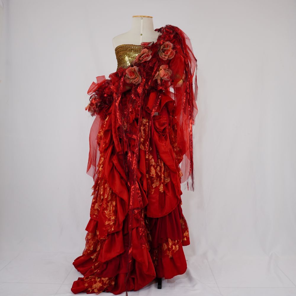 Figurino completo frente