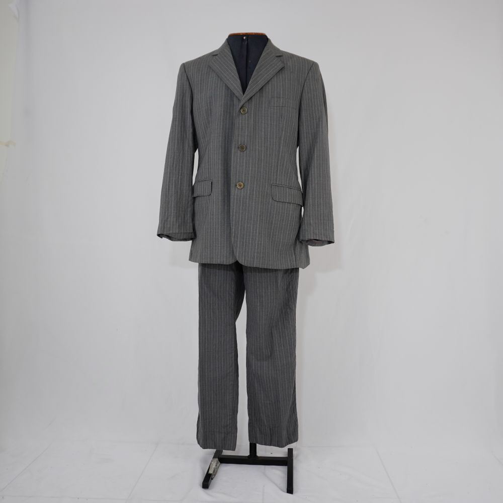 Figurino completo frente