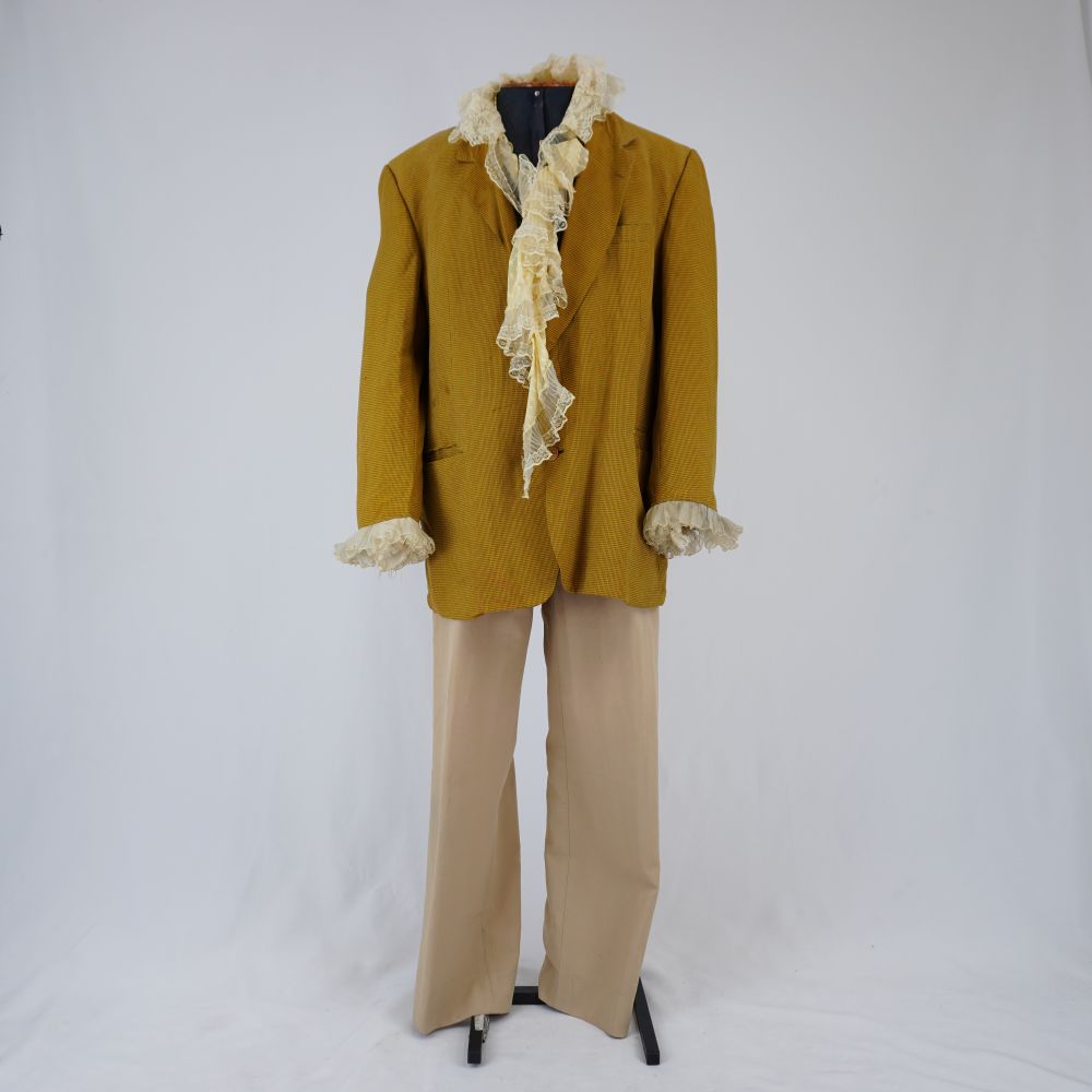 Figurino completo frente